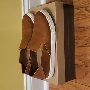 Olukai Peguea Leather athleisure shoe size 8.5 Fox